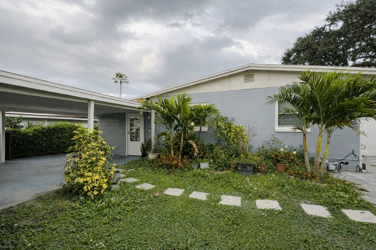 2615 N Beaumont Ave #NA - Photo 2 of 38