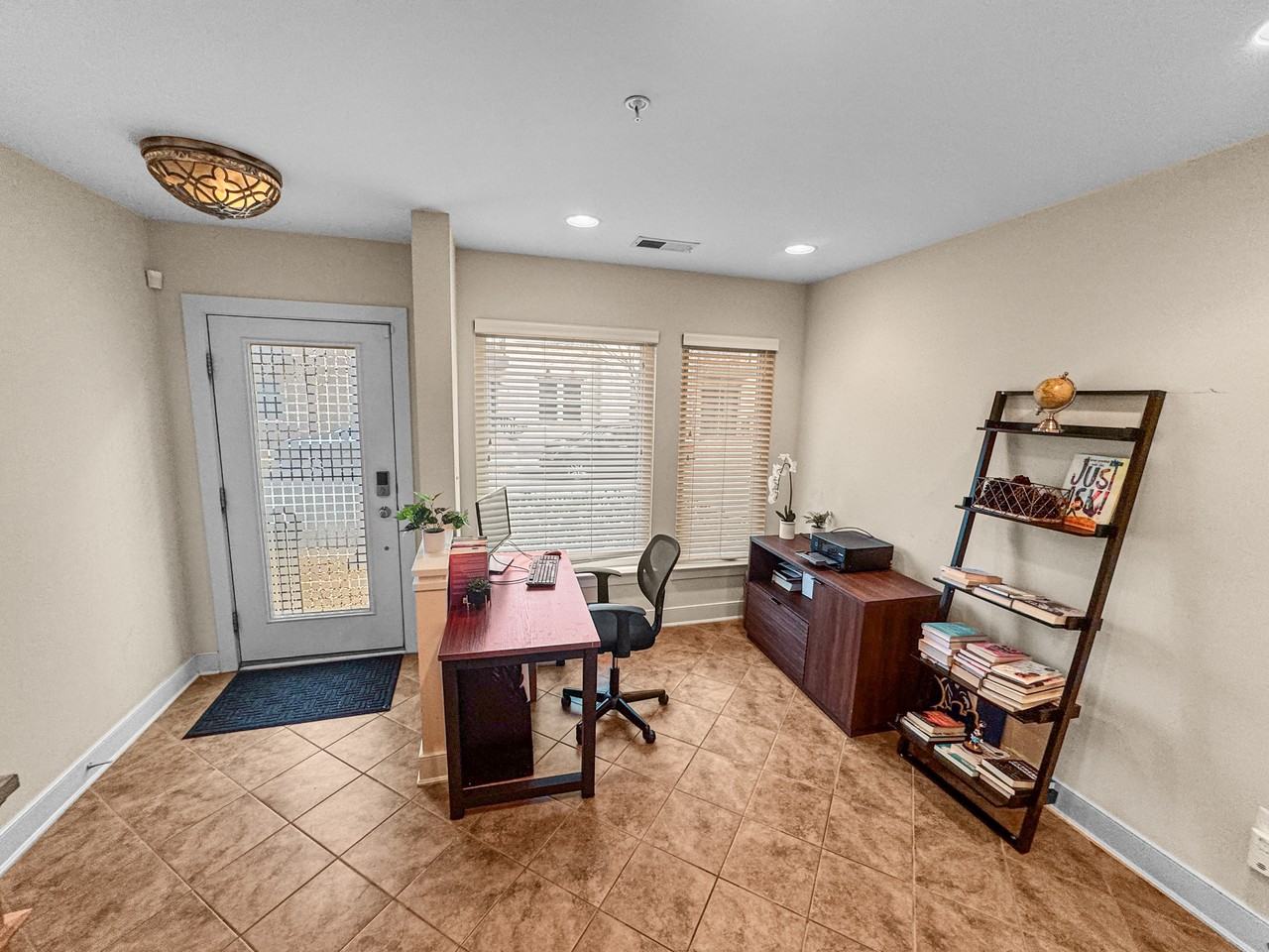 5610 45th Ave - Photo 2 of 38