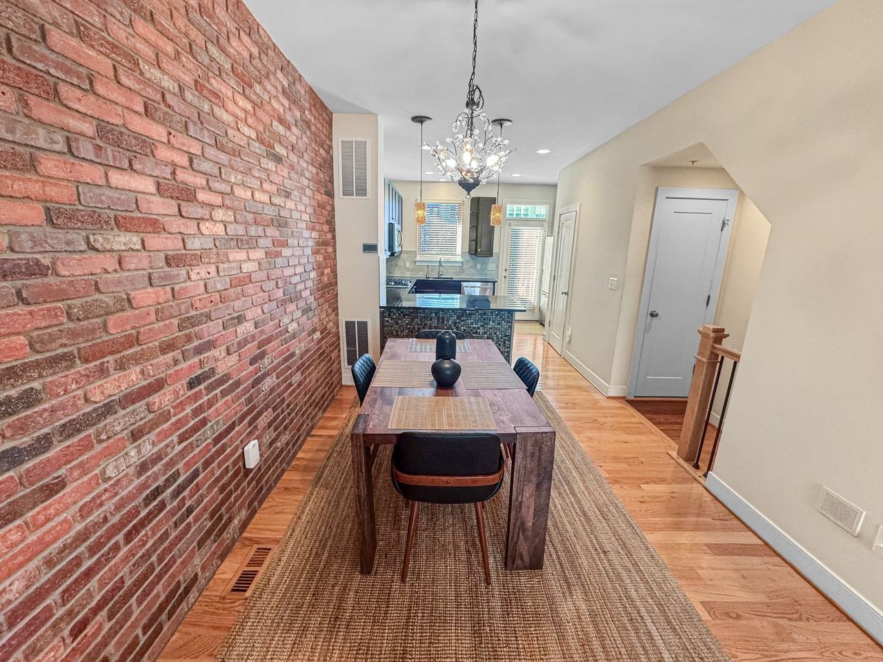 5610 45th Ave - Photo 5 of 38