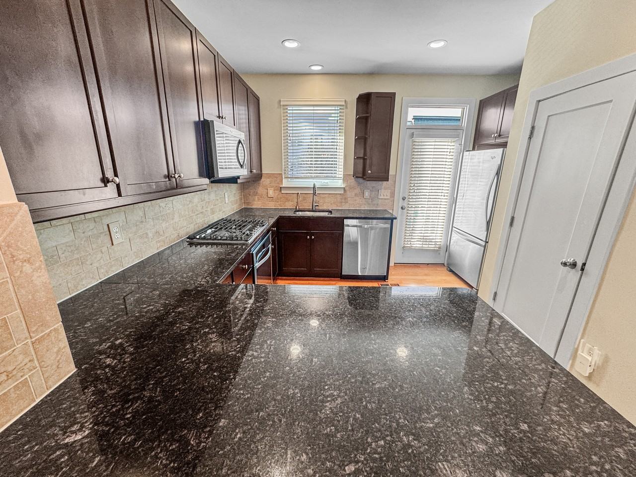 5610 45th Ave - Photo 6 of 38