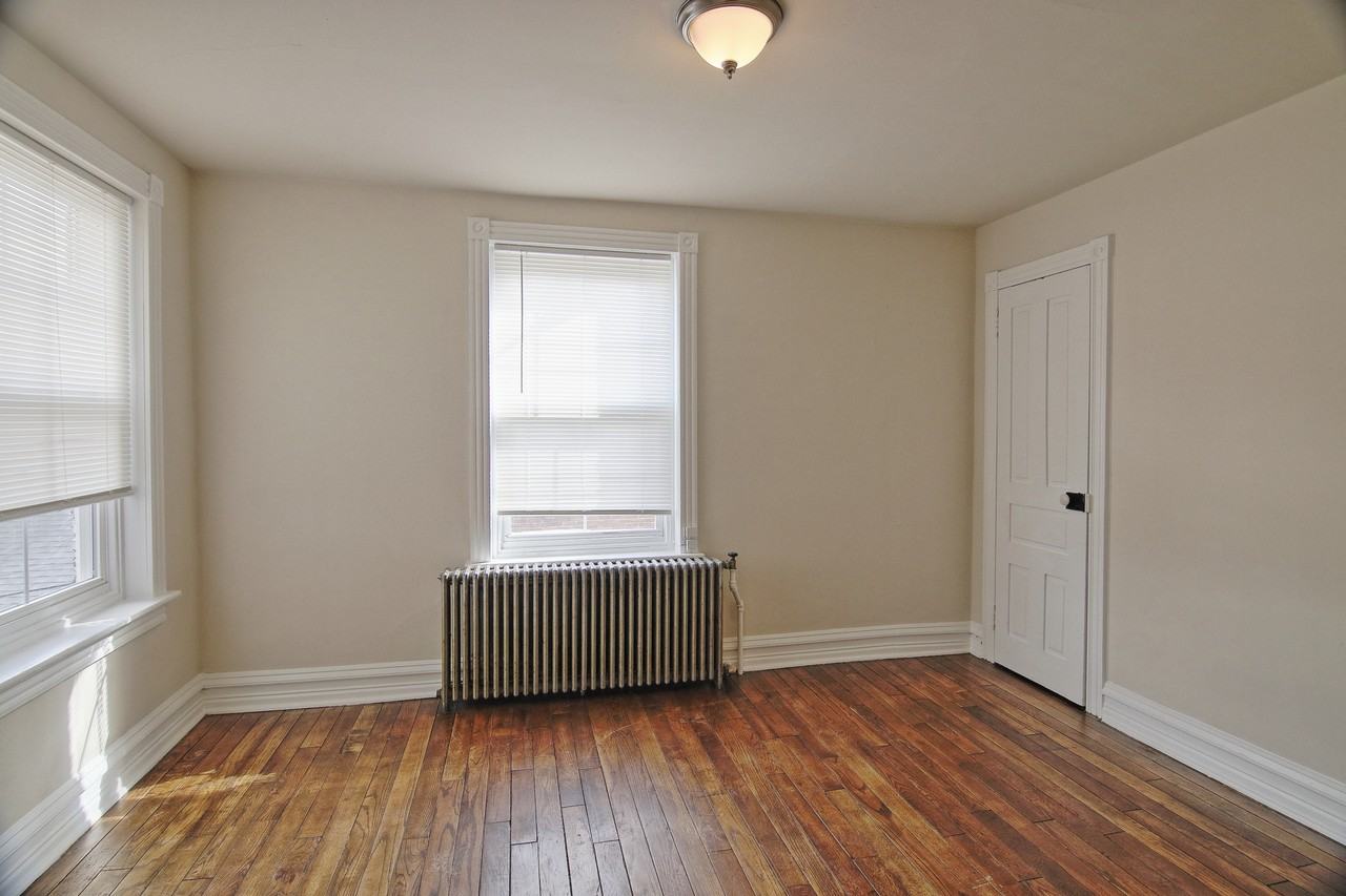 421 W 2nd St #2 - Photo 4 of 9