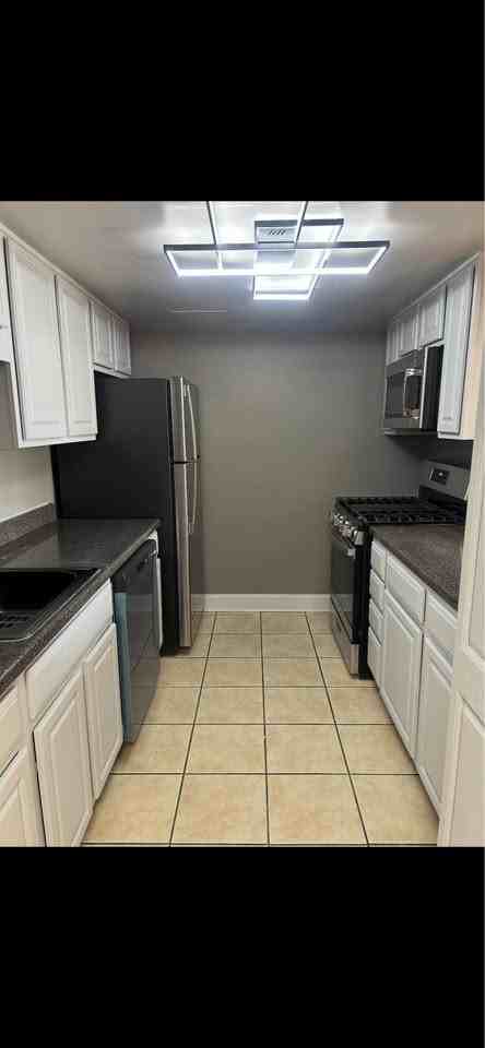 410 W 7th St #729 - Photo 3 of 17