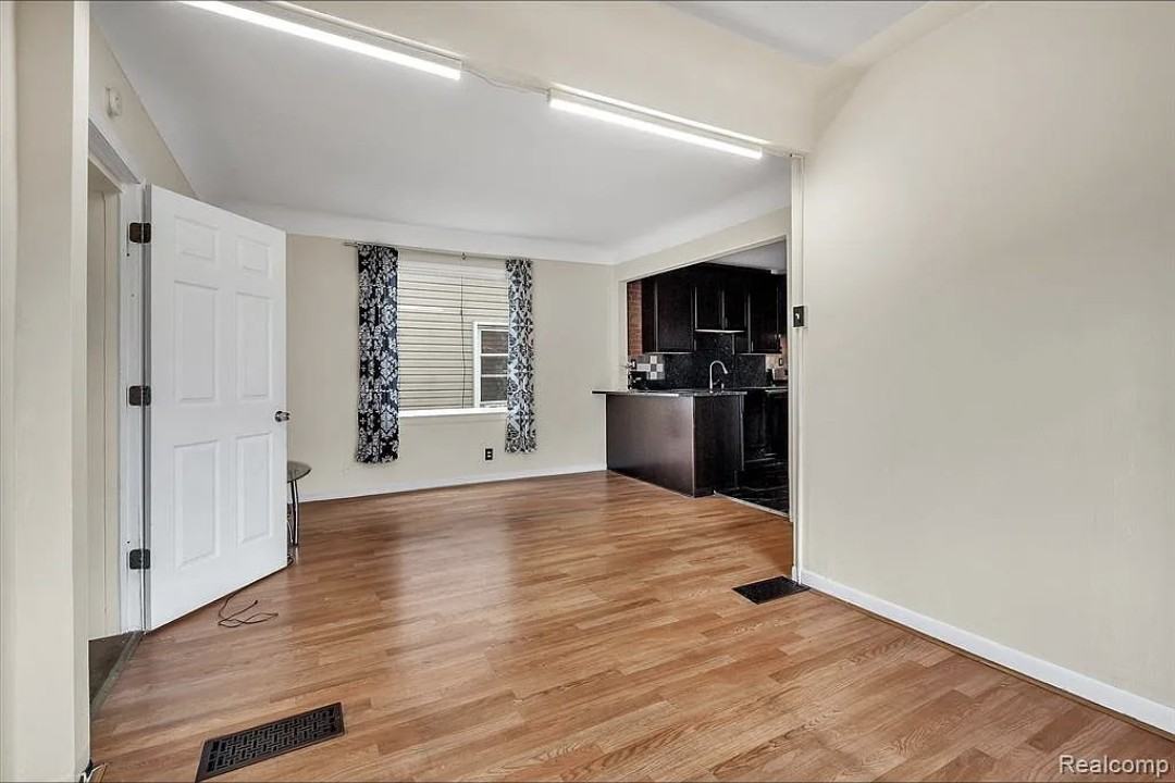 2078 Belmont St #1 - Photo 2 of 18