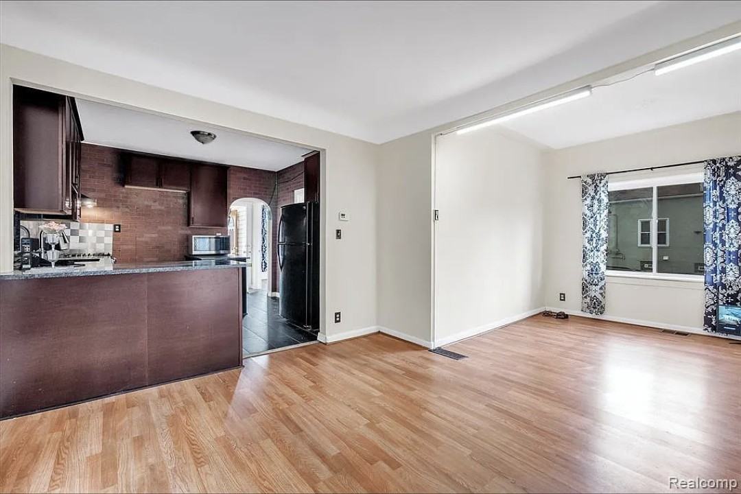 2078 Belmont St #1 - Photo 3 of 18