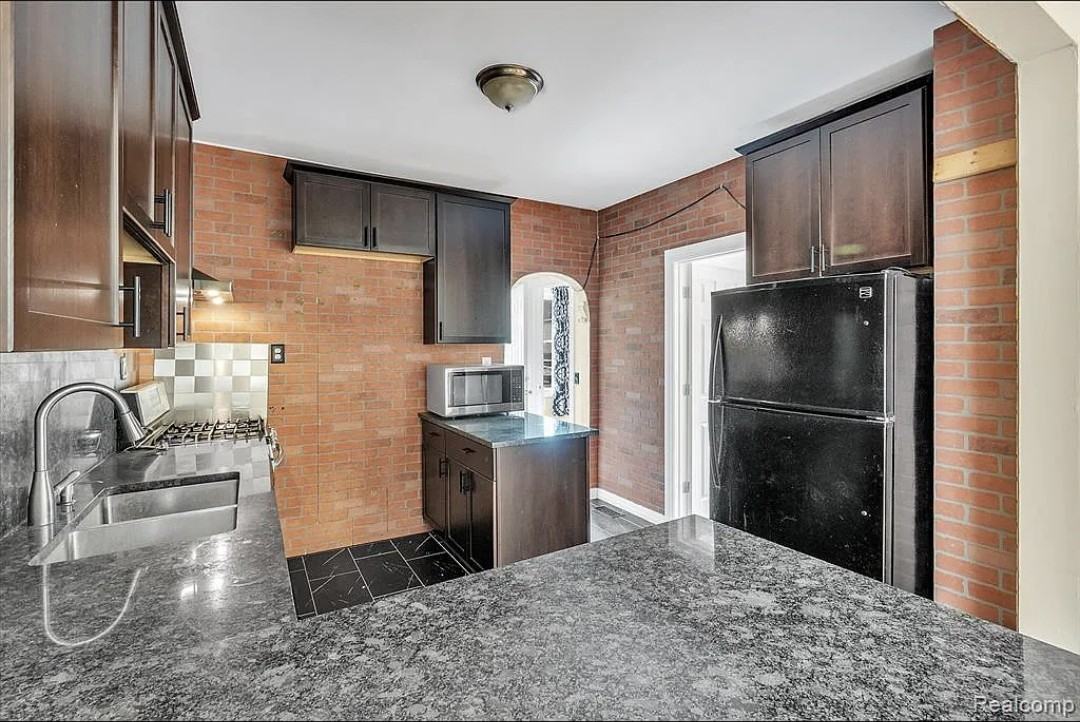 2078 Belmont St #1 - Photo 5 of 18