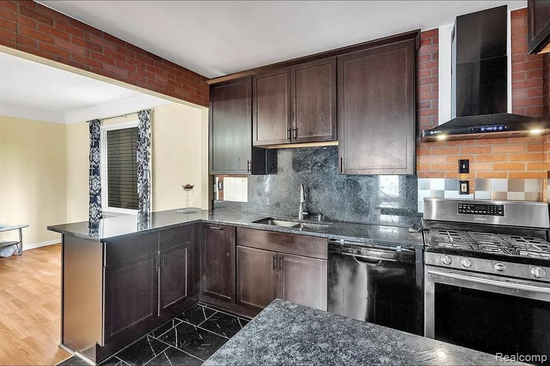 2078 Belmont St #1 - Photo 6 of 18