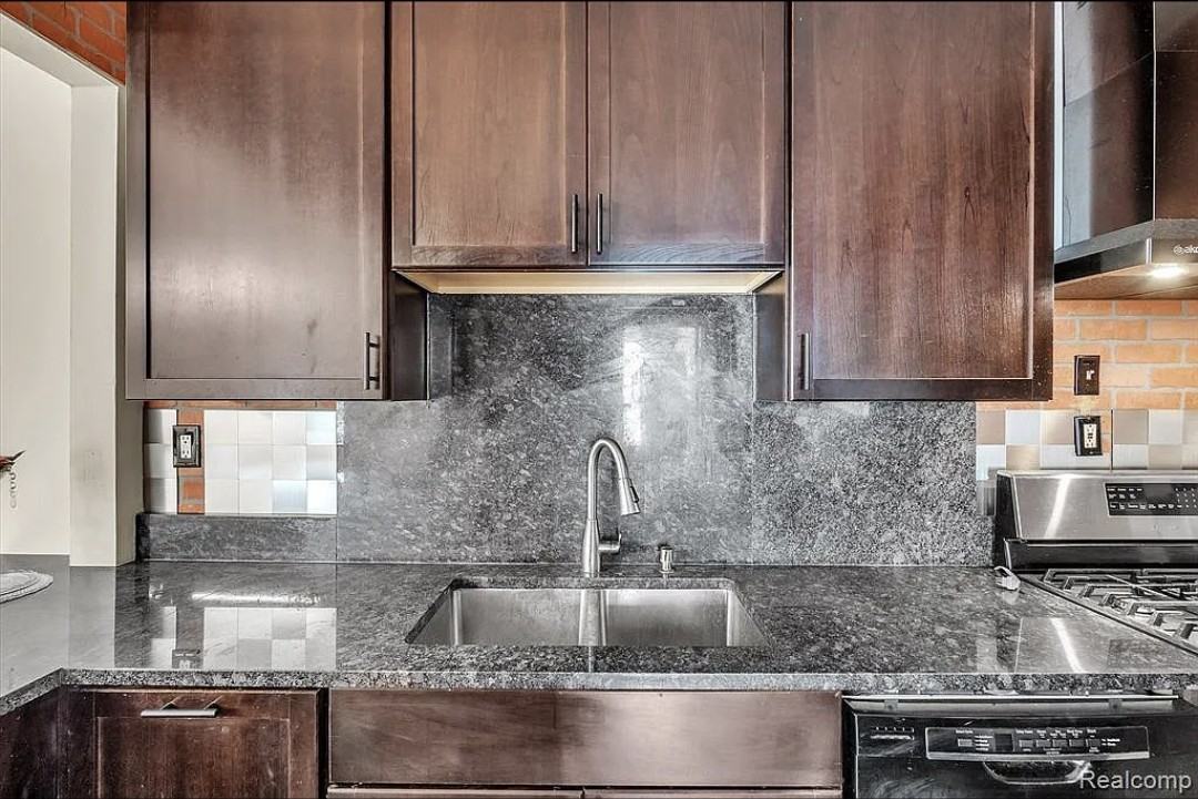 2078 Belmont St #1 - Photo 7 of 18