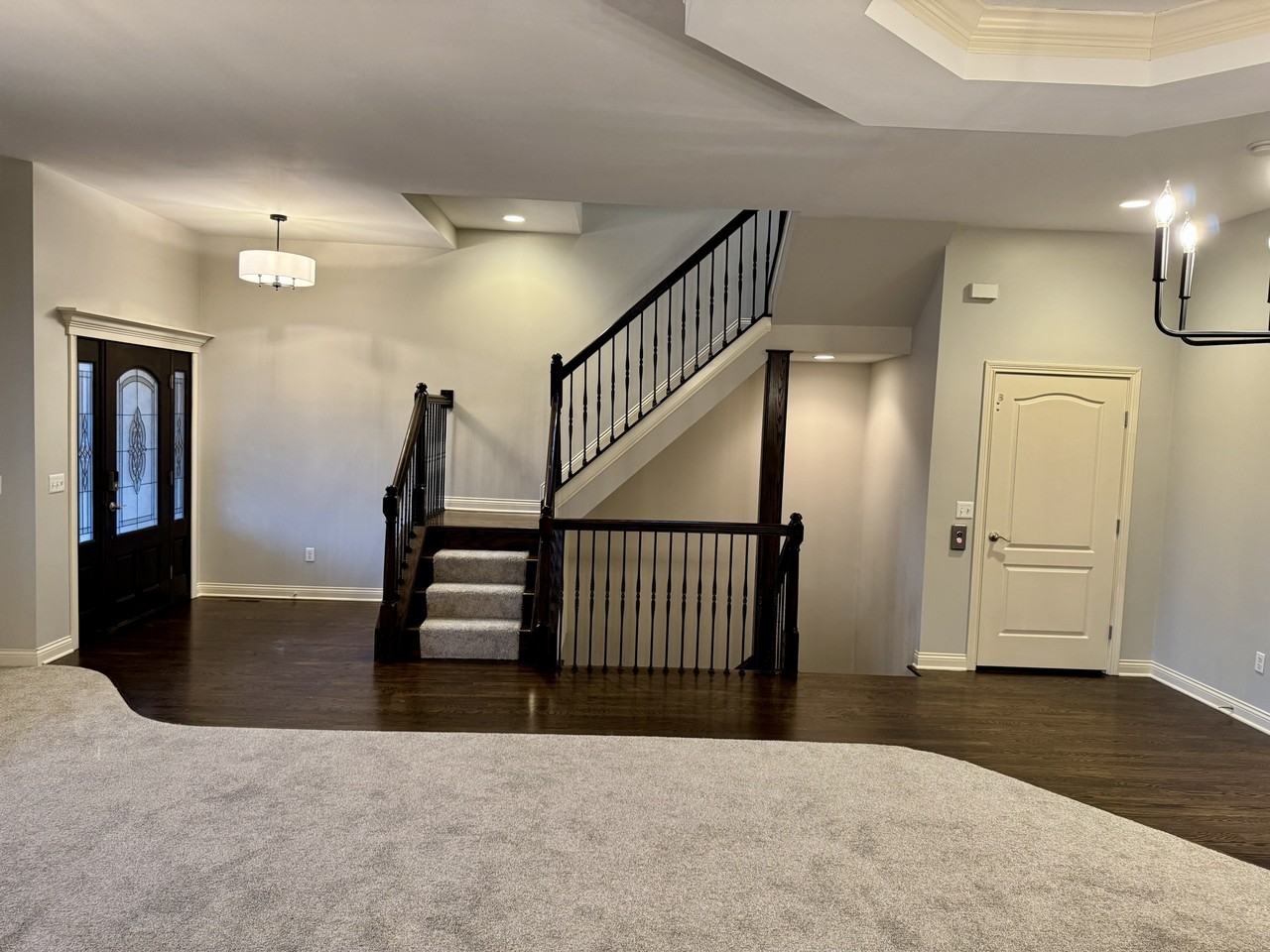 512 S Grand Ave - Photo 3 of 37