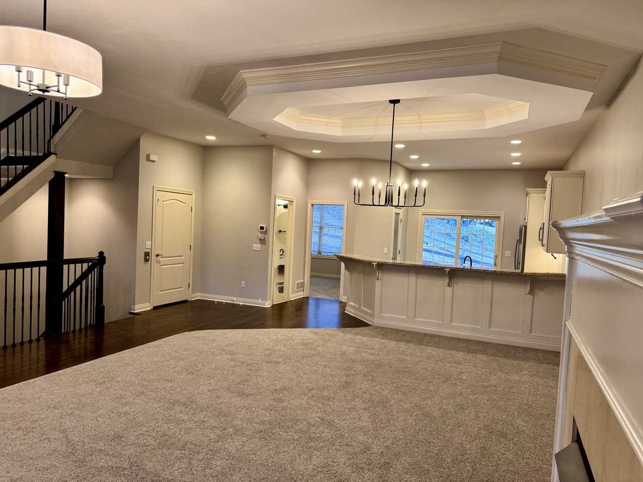 512 S Grand Ave - Photo 4 of 37