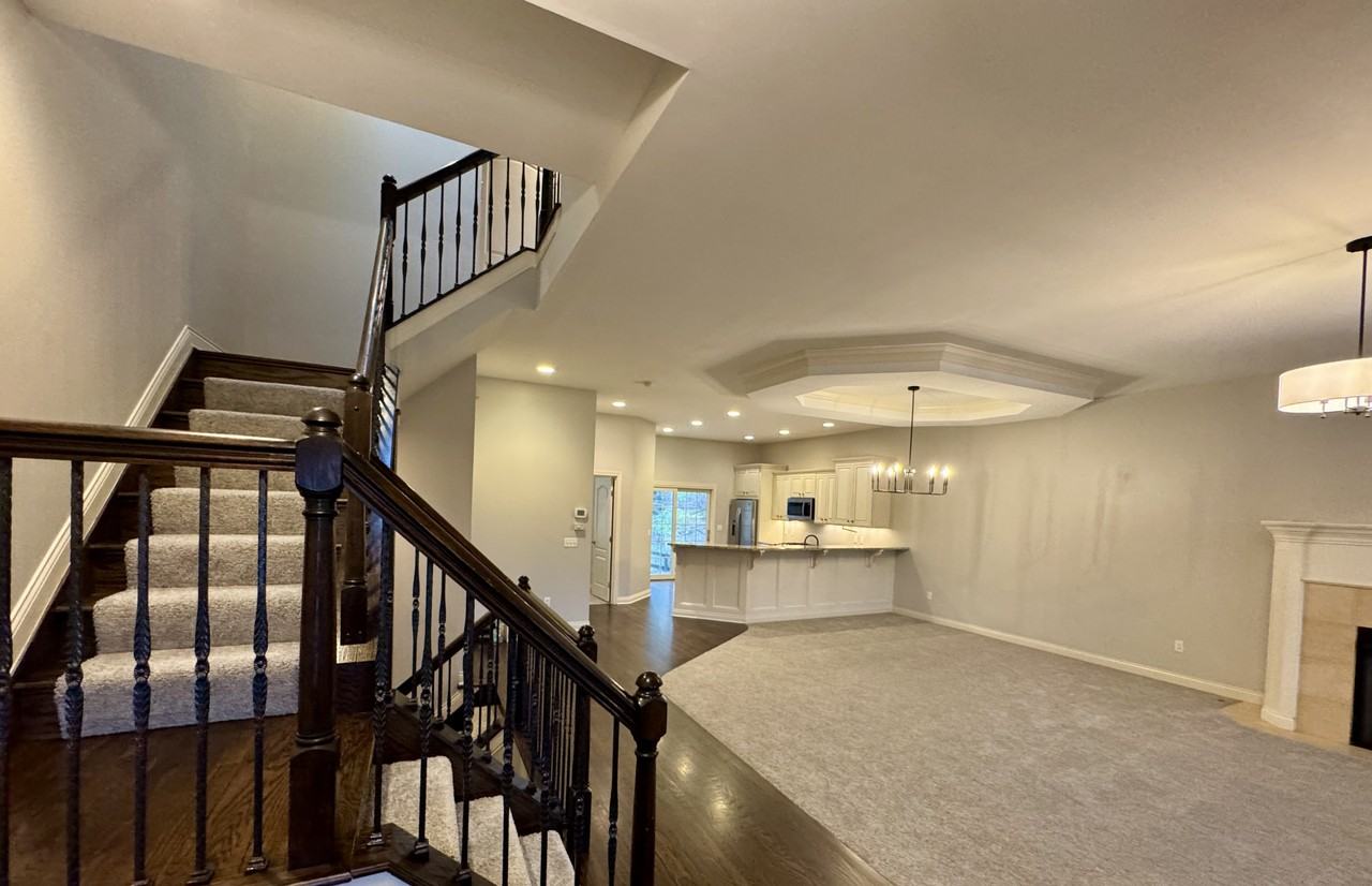 512 S Grand Ave - Photo 5 of 37