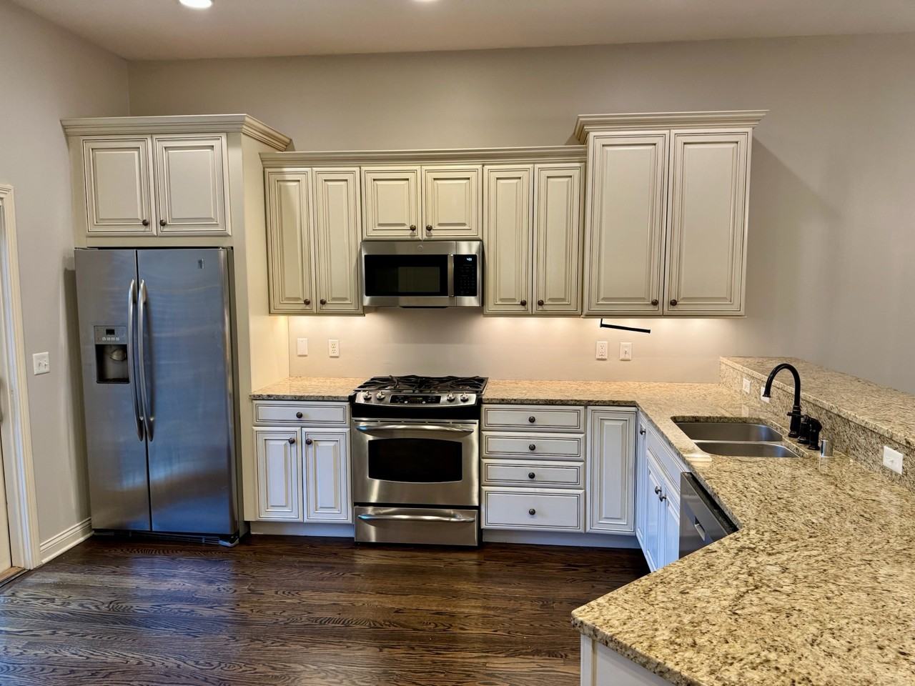 512 S Grand Ave - Photo 6 of 37