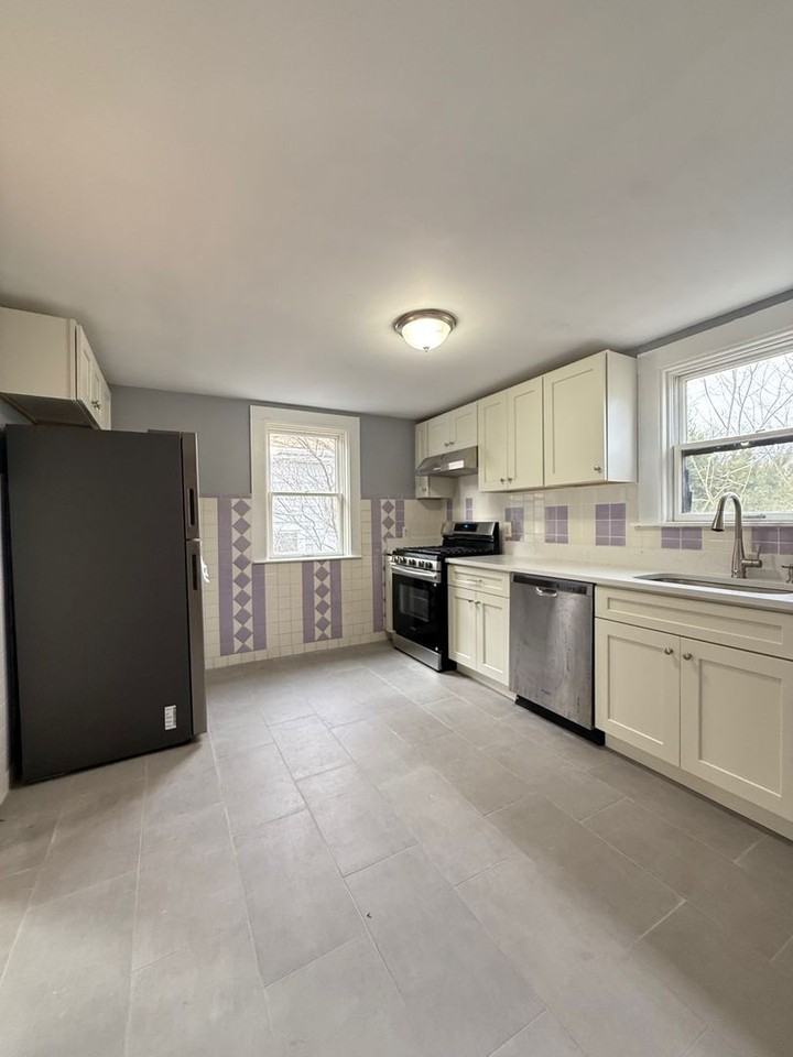 15 Alcott St - Photo 5 of 14