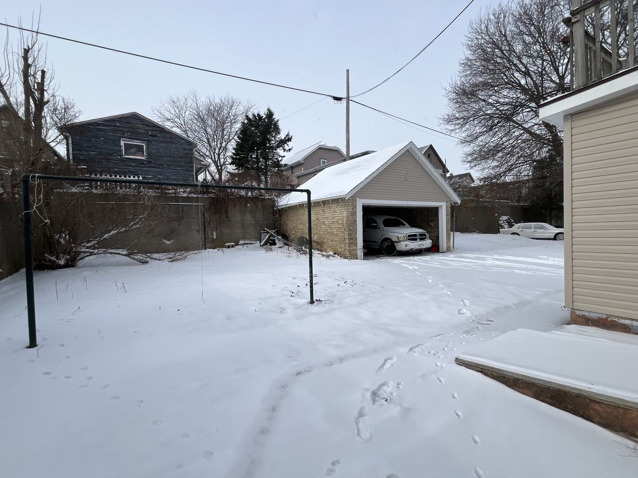 722 S 22nd St Uppr - Photo 2 of 11