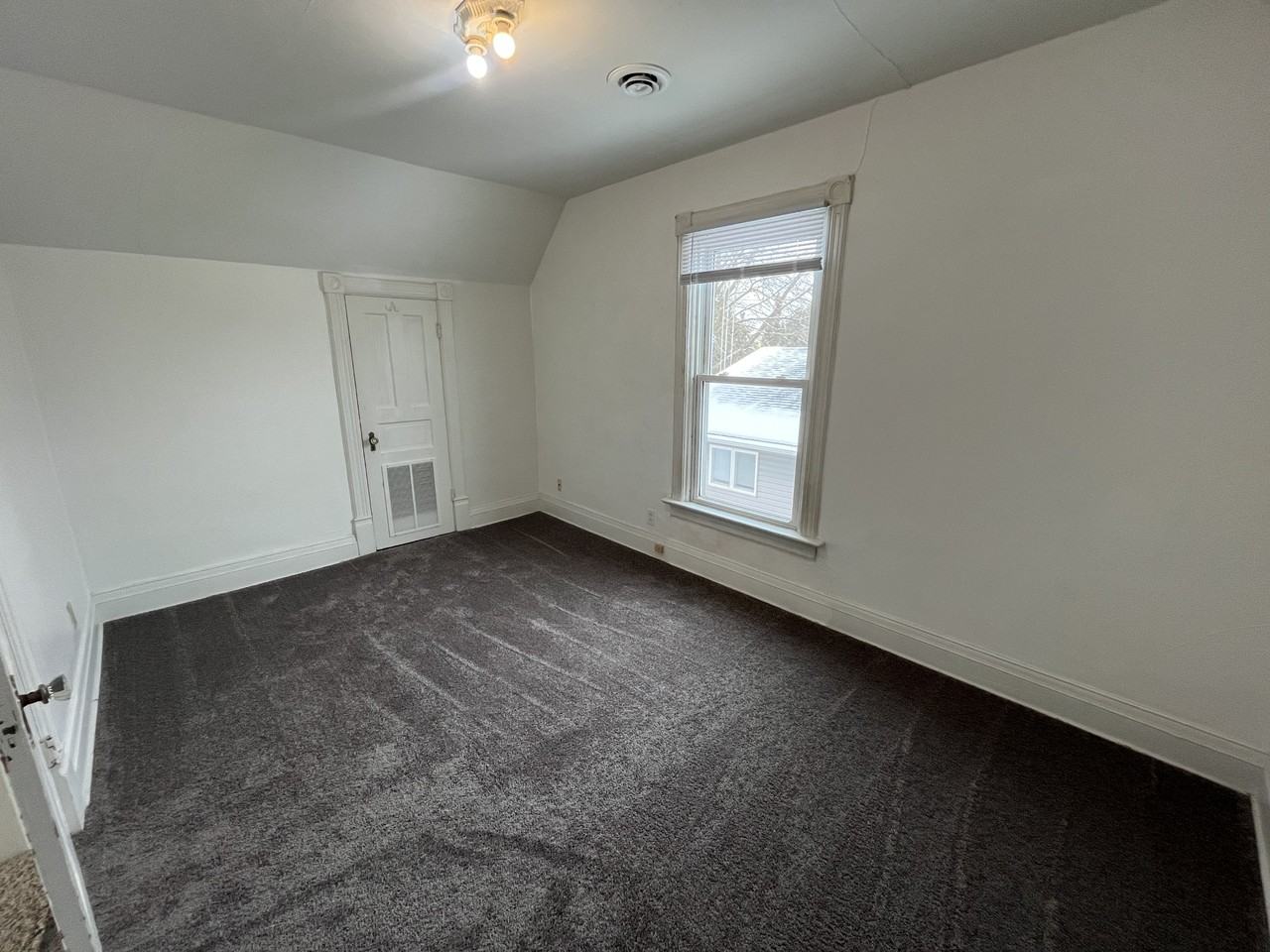 722 S 22nd St Uppr - Photo 6 of 11