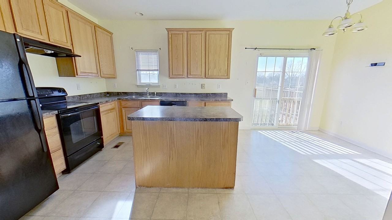 4077 Majestic Ct - Photo 7 of 15