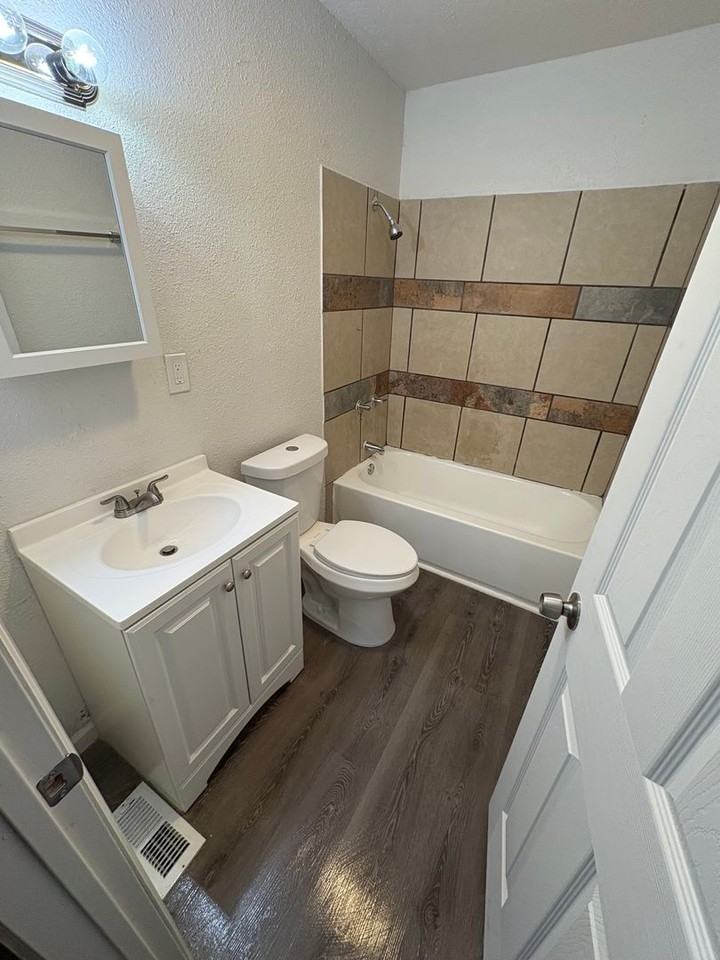 110 Kinder St - Photo 3 of 7