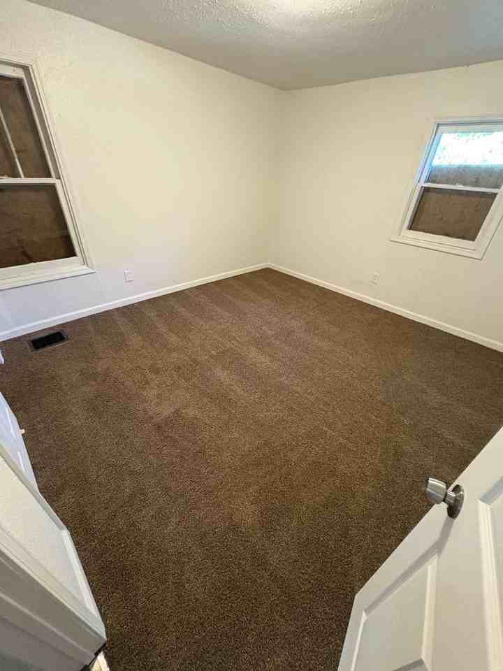 110 Kinder St - Photo 4 of 7