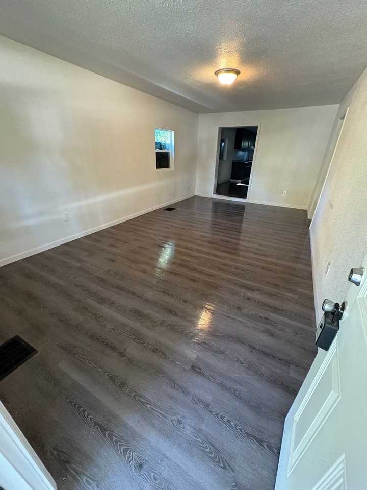 110 Kinder St - Photo 5 of 7