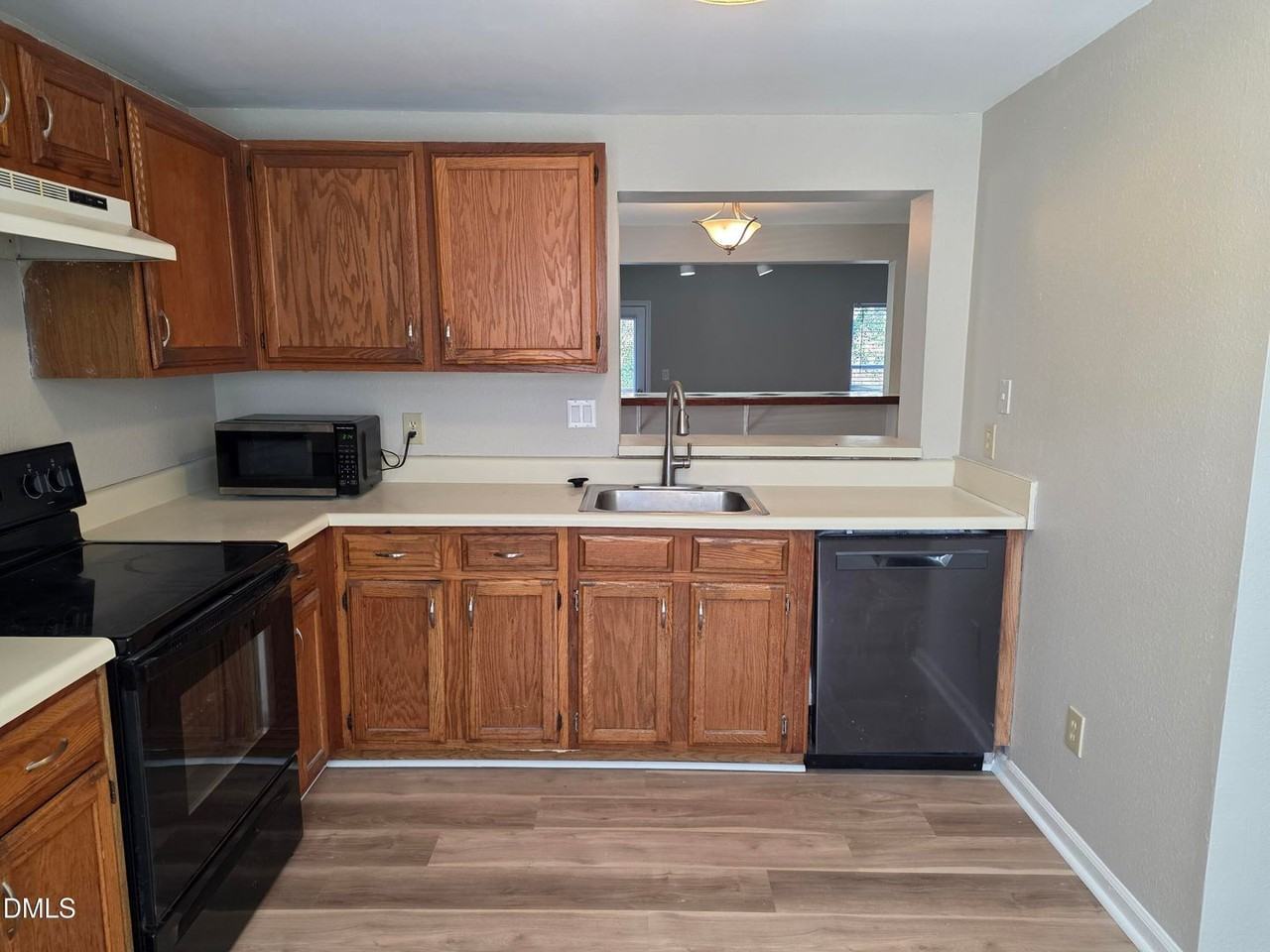 1717 Kayla Ct - Photo 2 of 28
