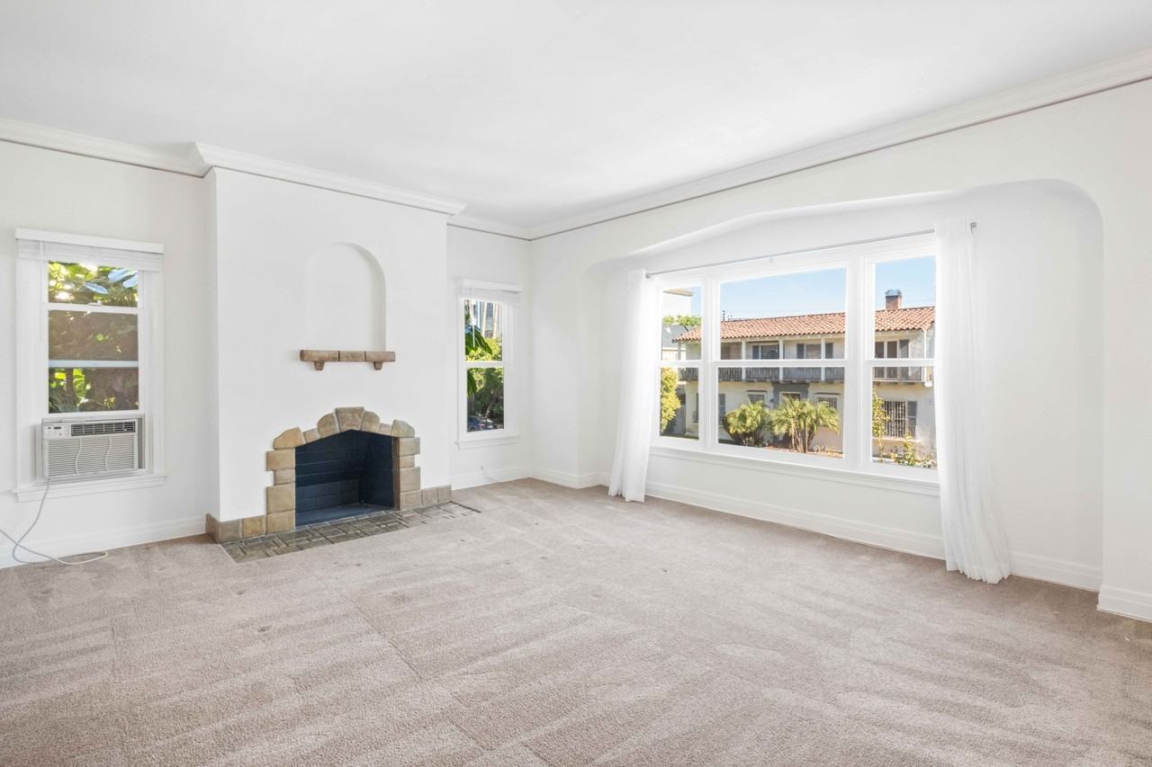 645 S Detroit St #645 - Photo 3 of 35