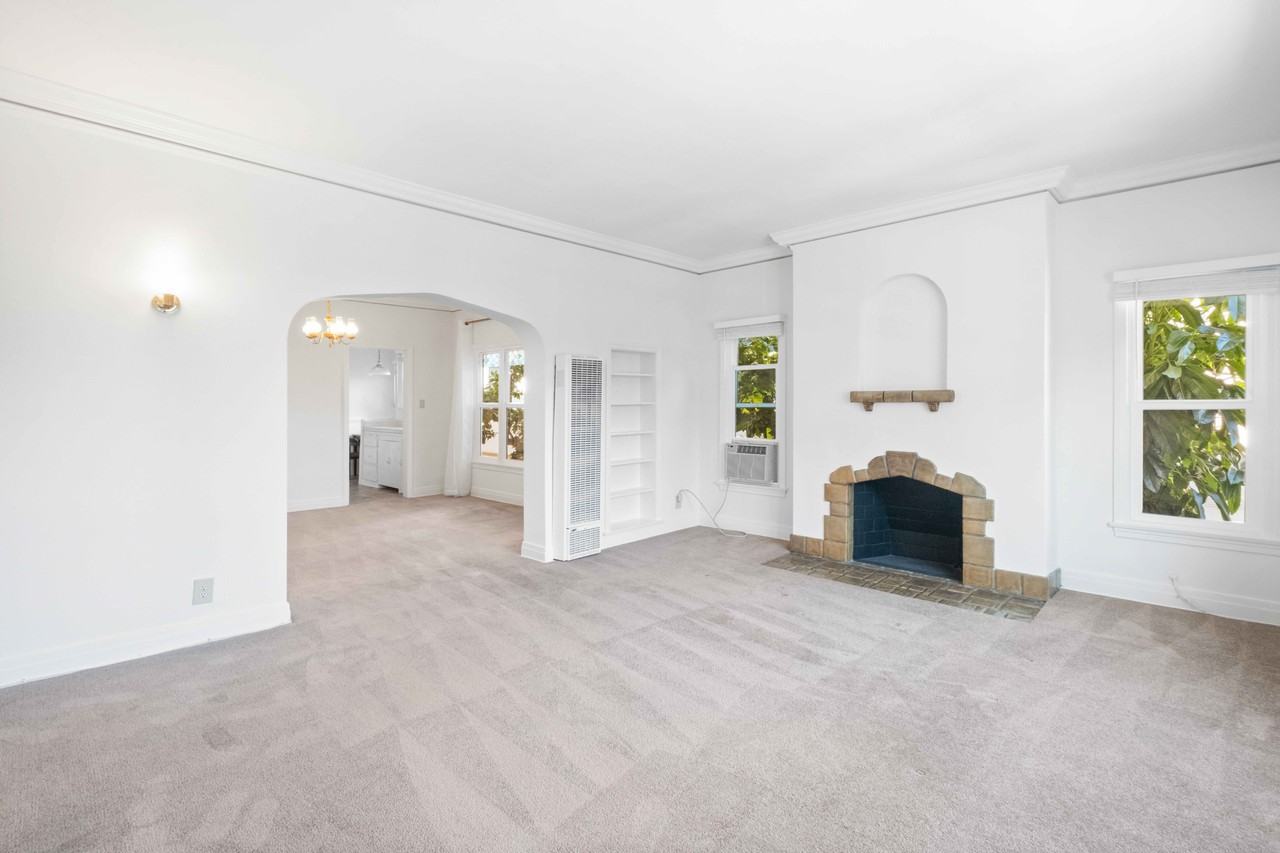 645 S Detroit St #645 - Photo 4 of 35