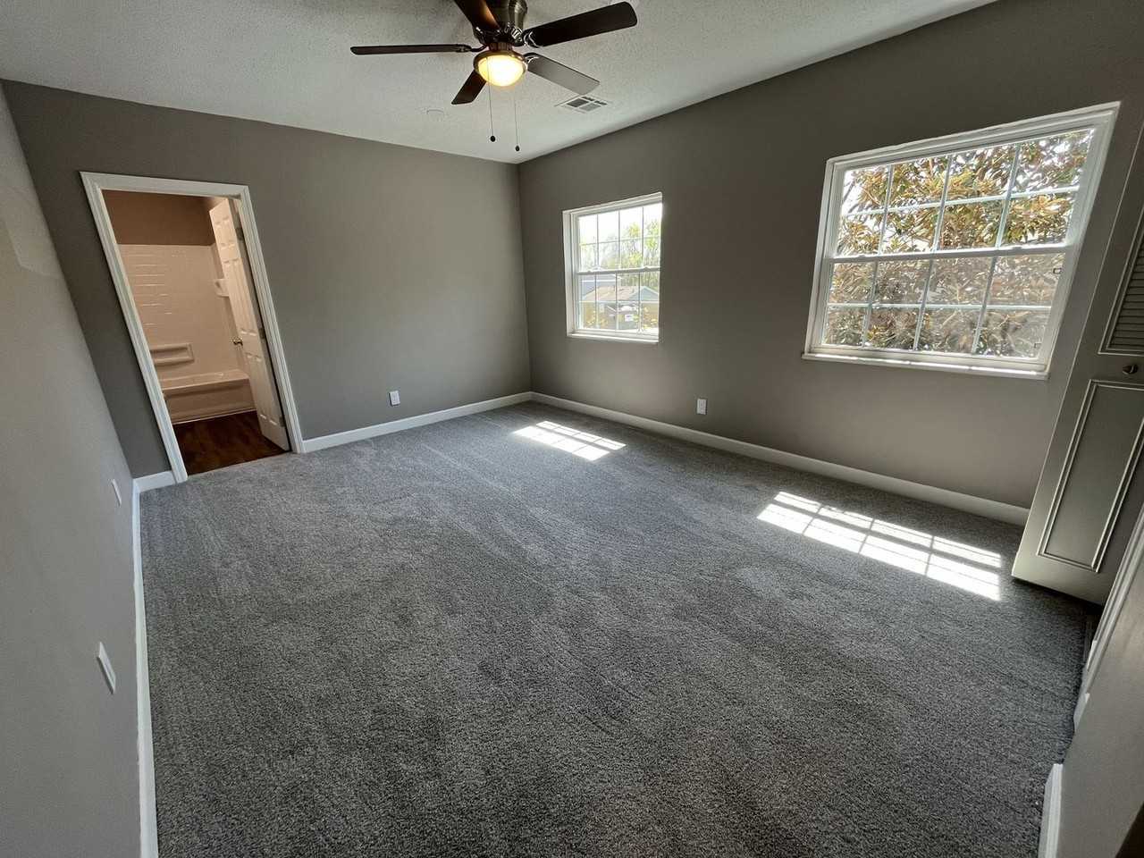 4909 Sunnyside Ct - Photo 3 of 9