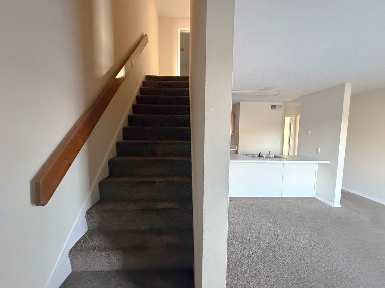 640 W Stevens St - Photo 2 of 23