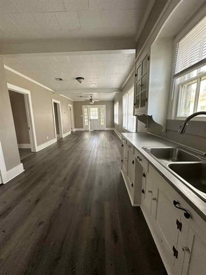 431 Columbus St - Photo 3 of 16