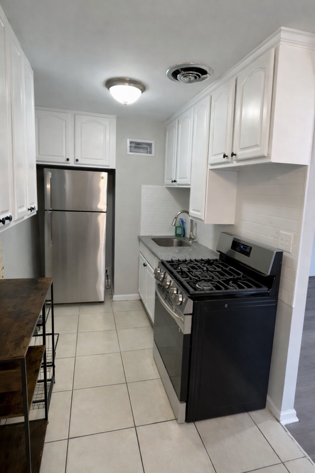 4118 Bennington St #NA - Photo 2 of 8