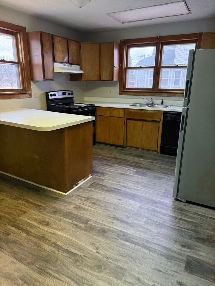 14400 W Wayne St - Photo 3 of 15