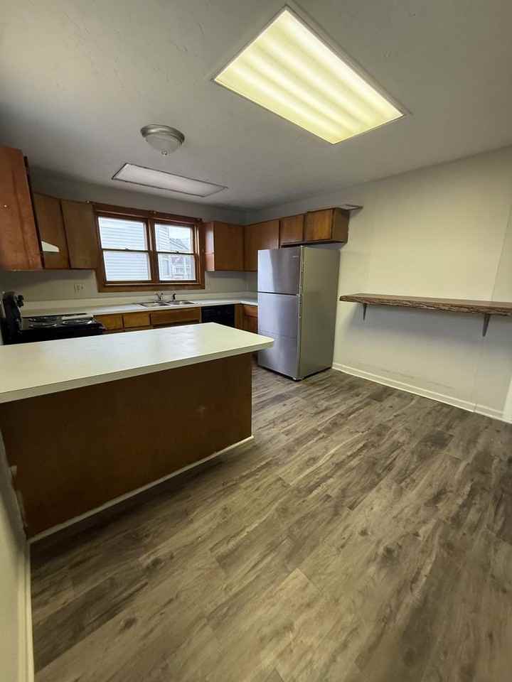 14400 W Wayne St - Photo 4 of 15