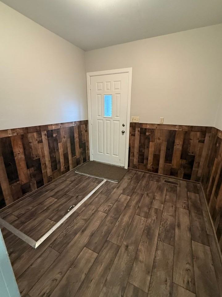 14400 W Wayne St - Photo 5 of 15