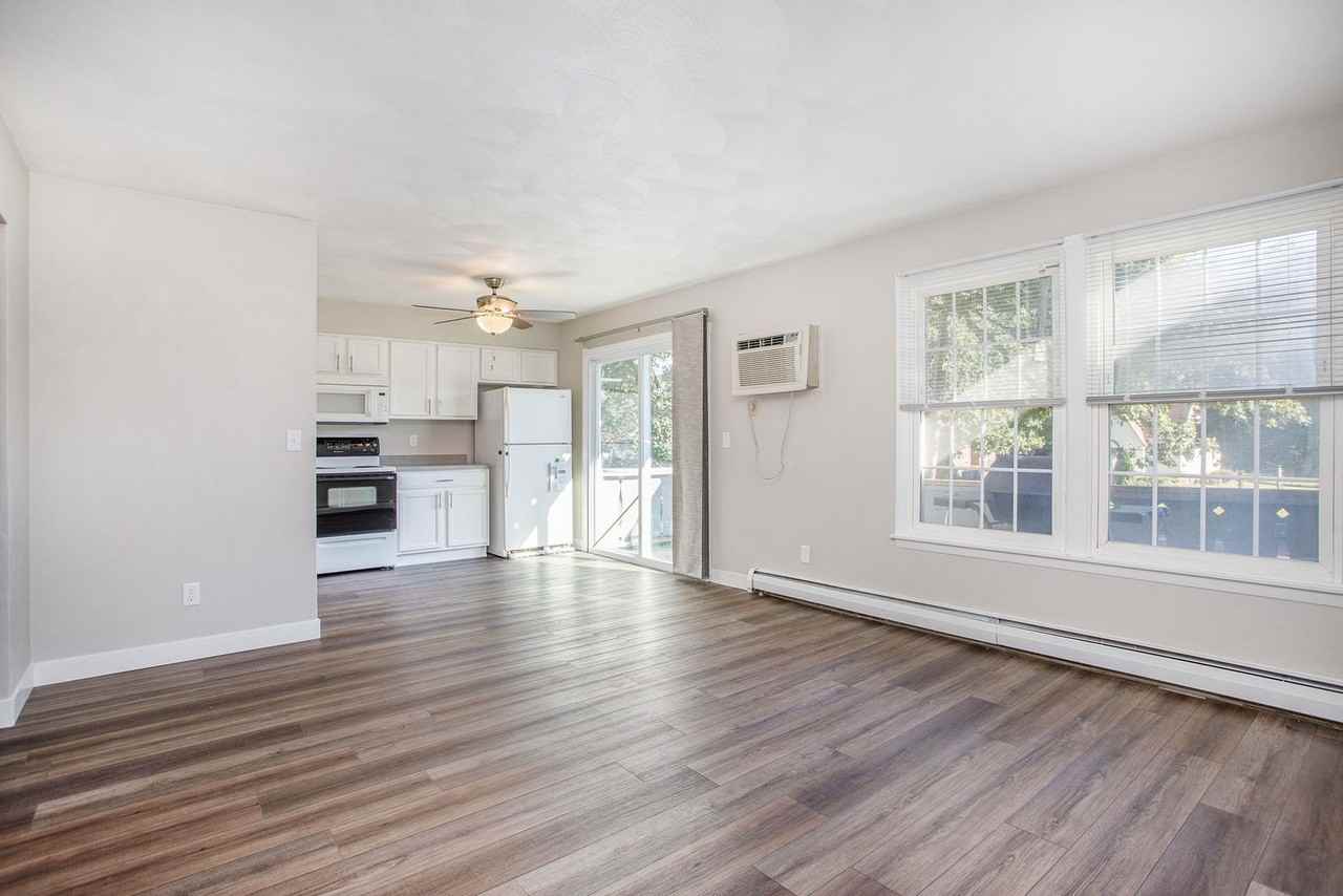 1835 Michigan Ave W #4 - Photo 3 of 15