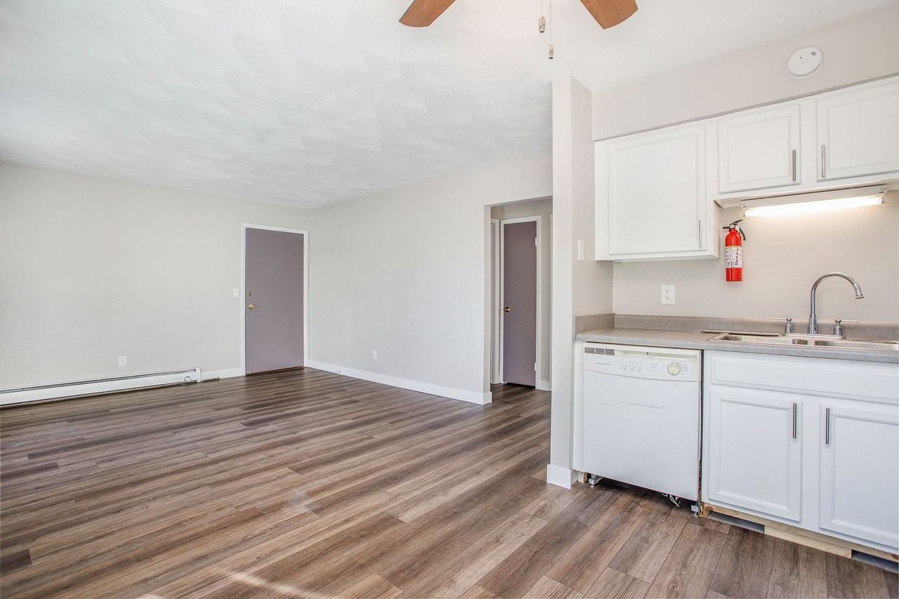 1835 Michigan Ave W #4 - Photo 6 of 15