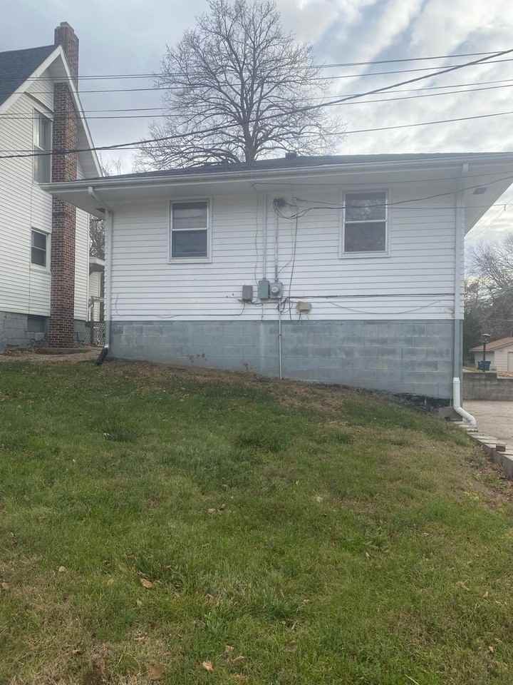 730 E 12th St - Photo 2 of 19