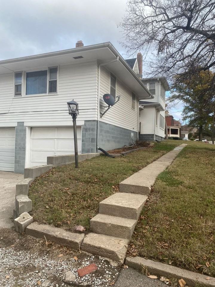 730 E 12th St - Photo 3 of 19