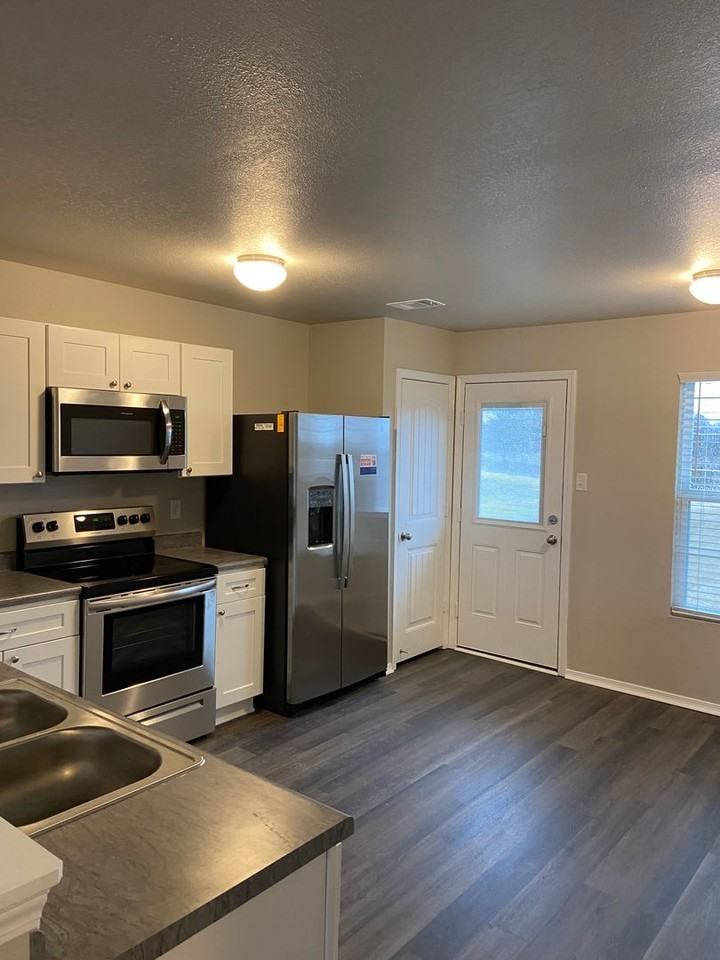 3840 Travers Ln - Photo 6 of 20