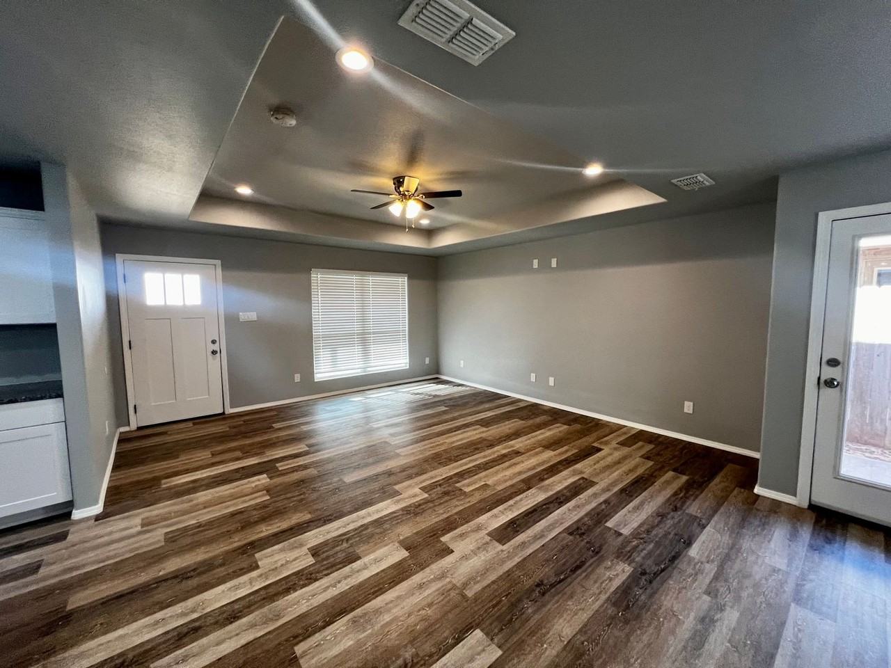 8426 11th St - Photo 4 of 14