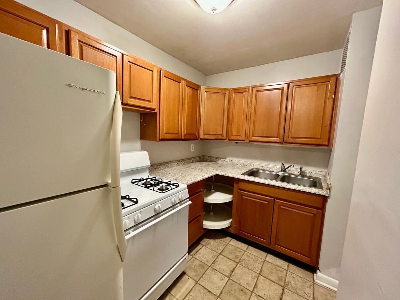 1201 N Broadway #4 - Photo 3 of 8