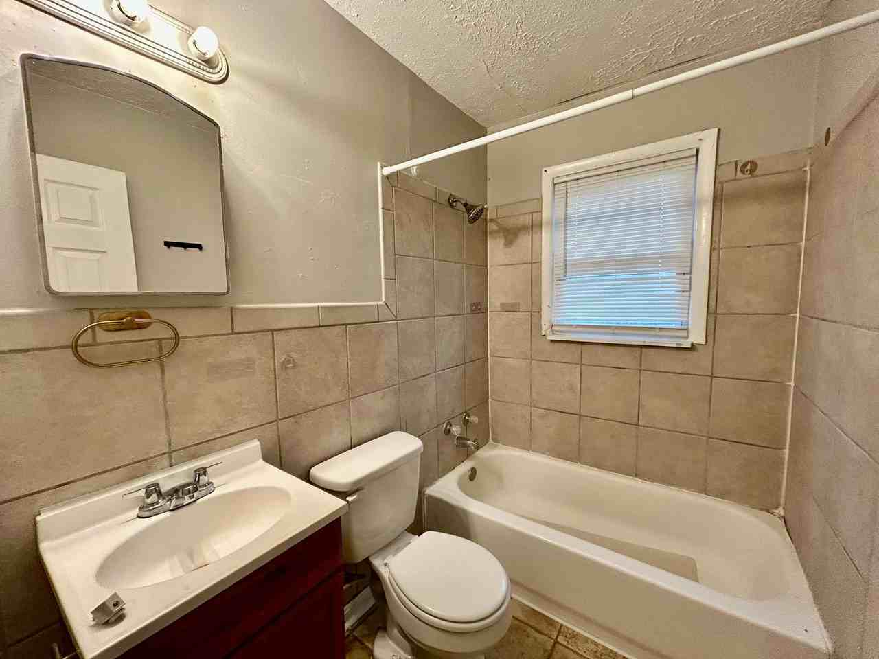 1201 N Broadway #4 - Photo 5 of 8