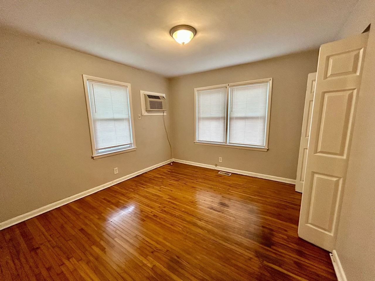 1201 N Broadway #4 - Photo 6 of 8