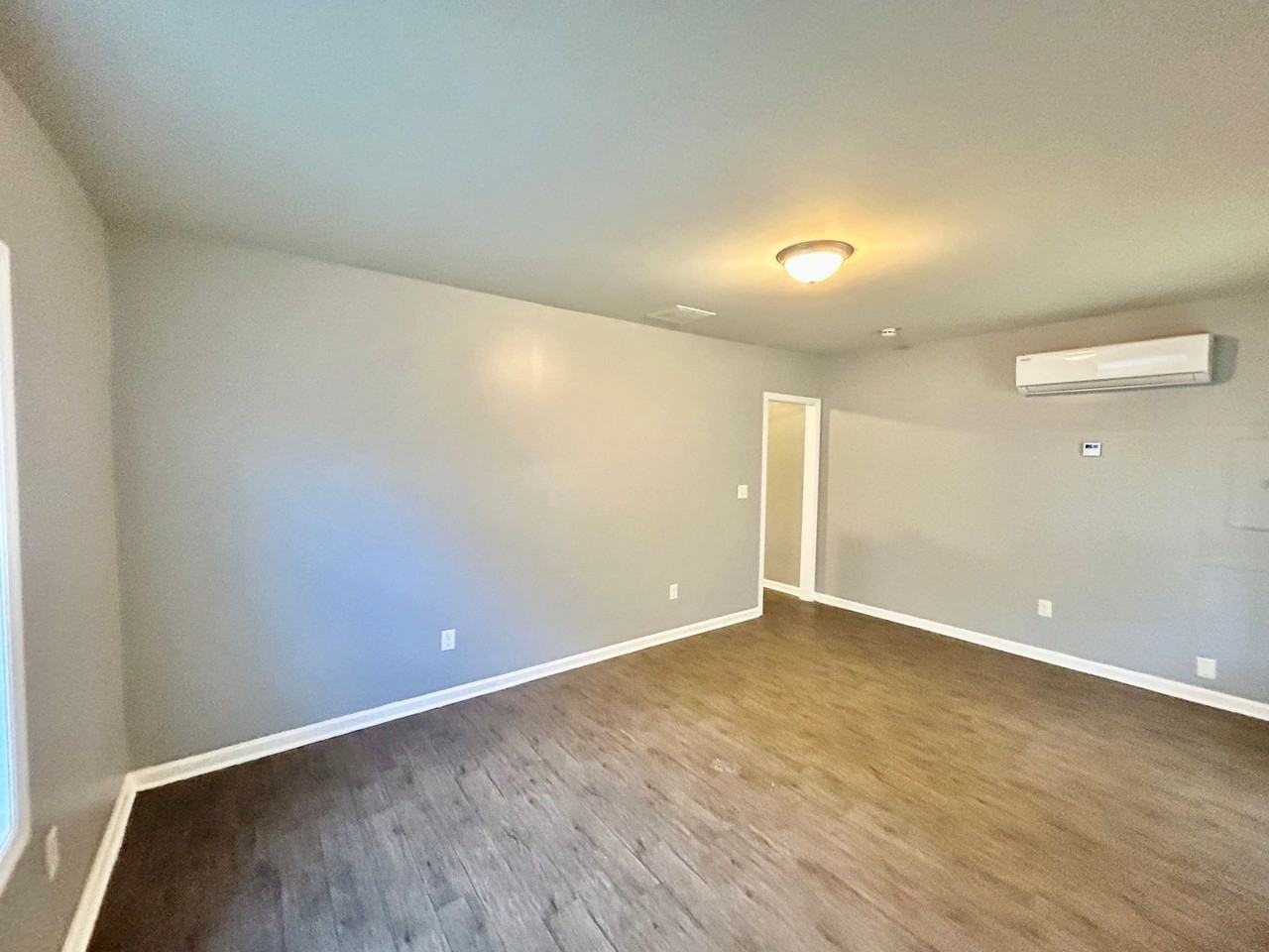 314 E Seventh St - Photo 2 of 10