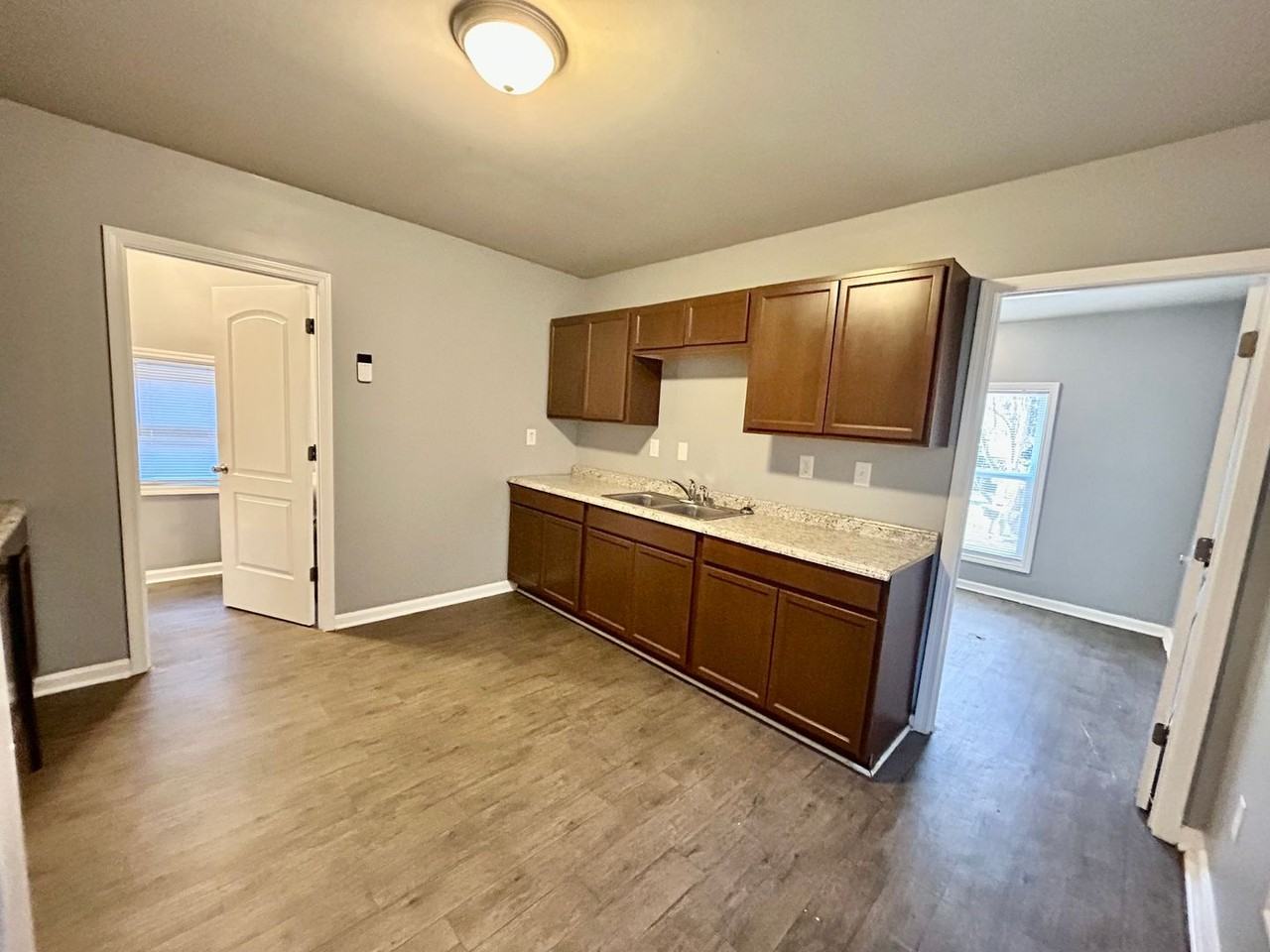 314 E Seventh St - Photo 5 of 10