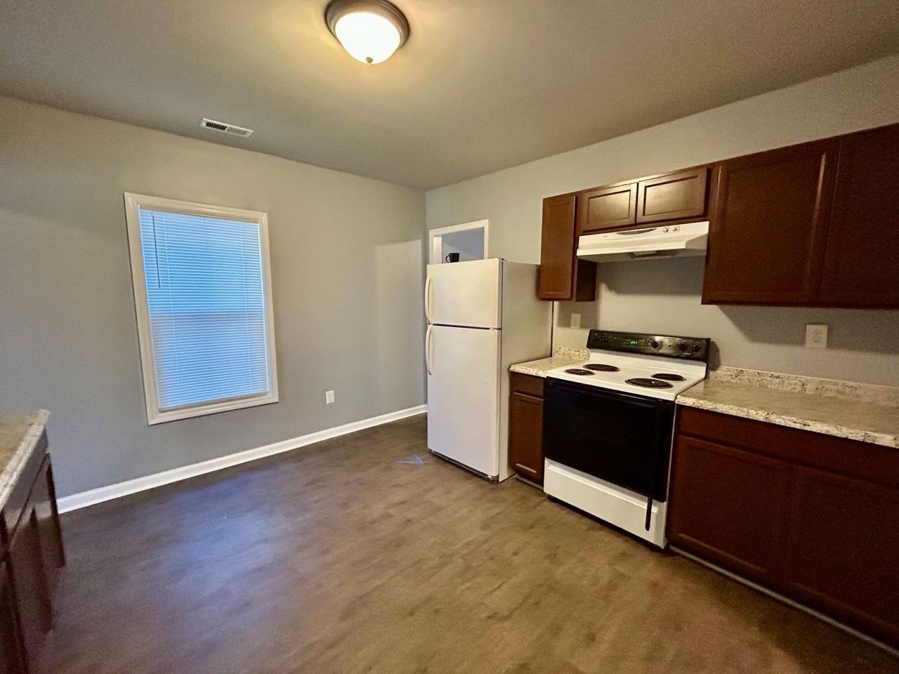 314 E Seventh St - Photo 6 of 10