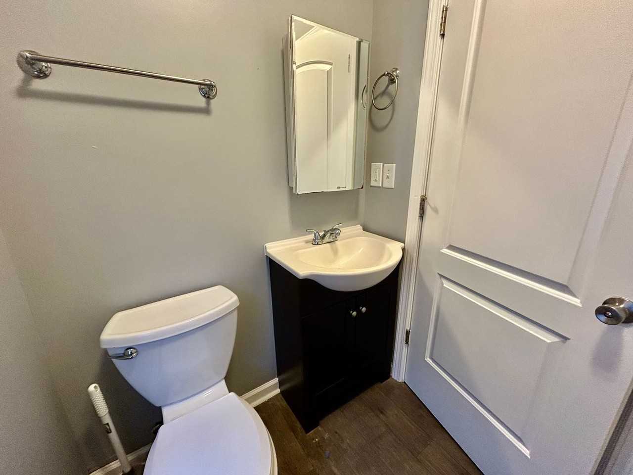 314 E Seventh St - Photo 7 of 10