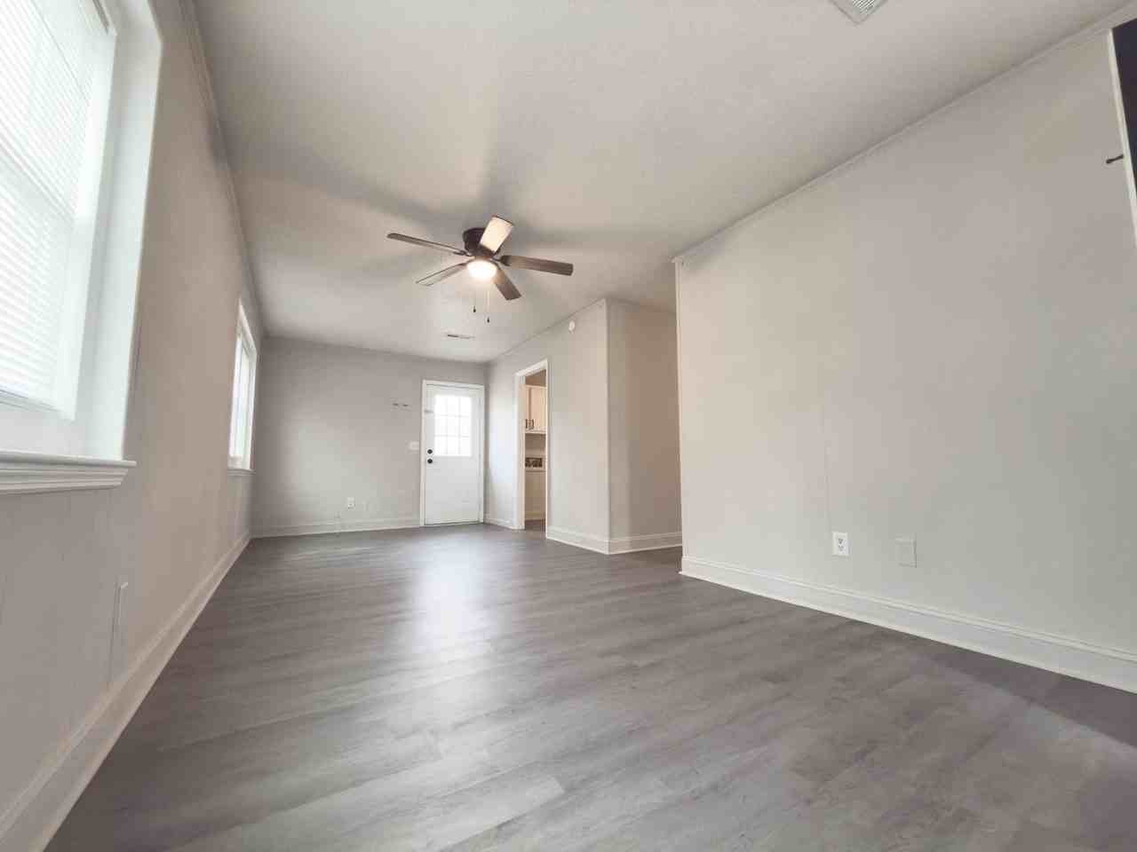 836 White Oak Dr - Photo 2 of 17