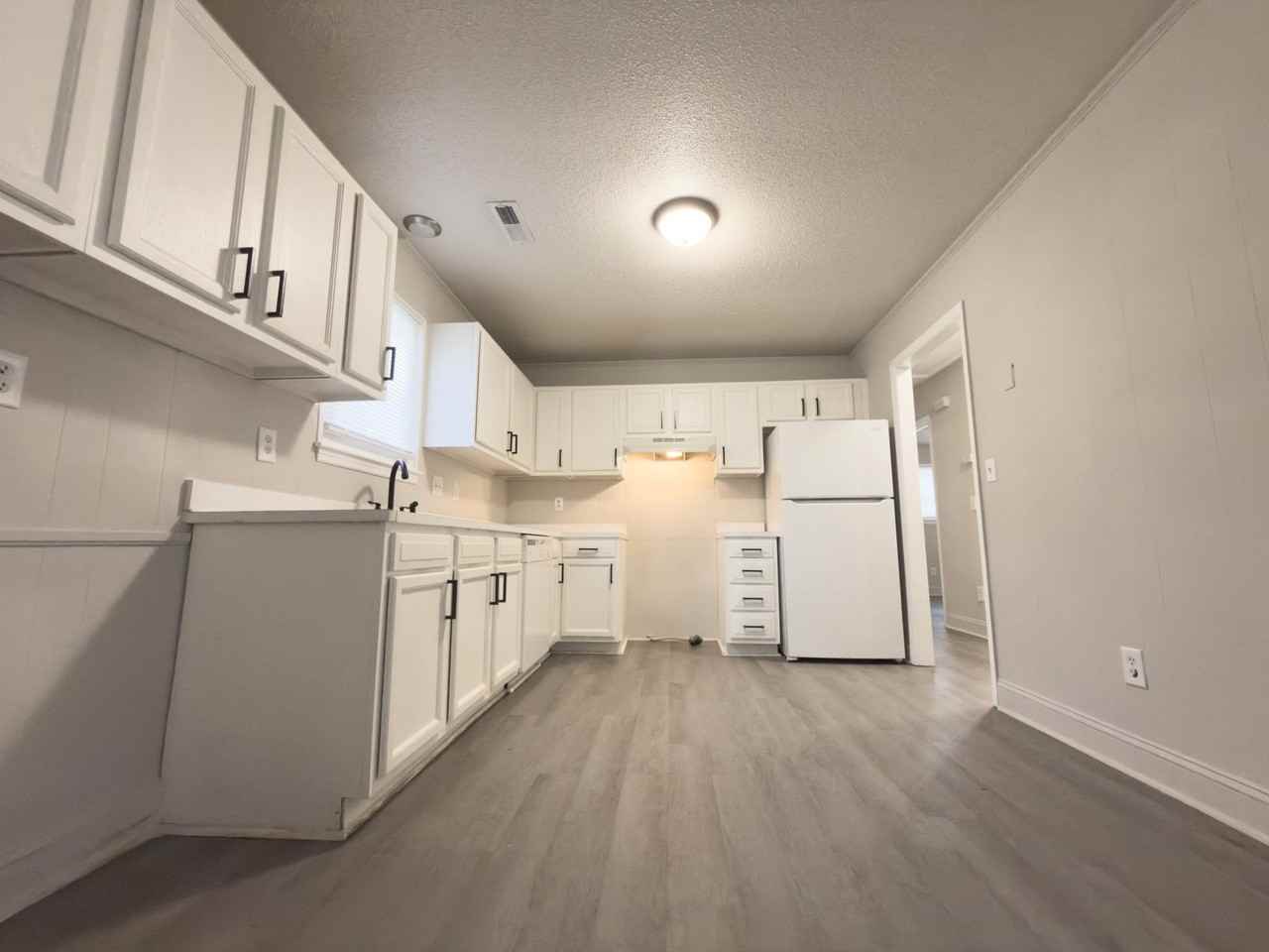 836 White Oak Dr - Photo 4 of 17