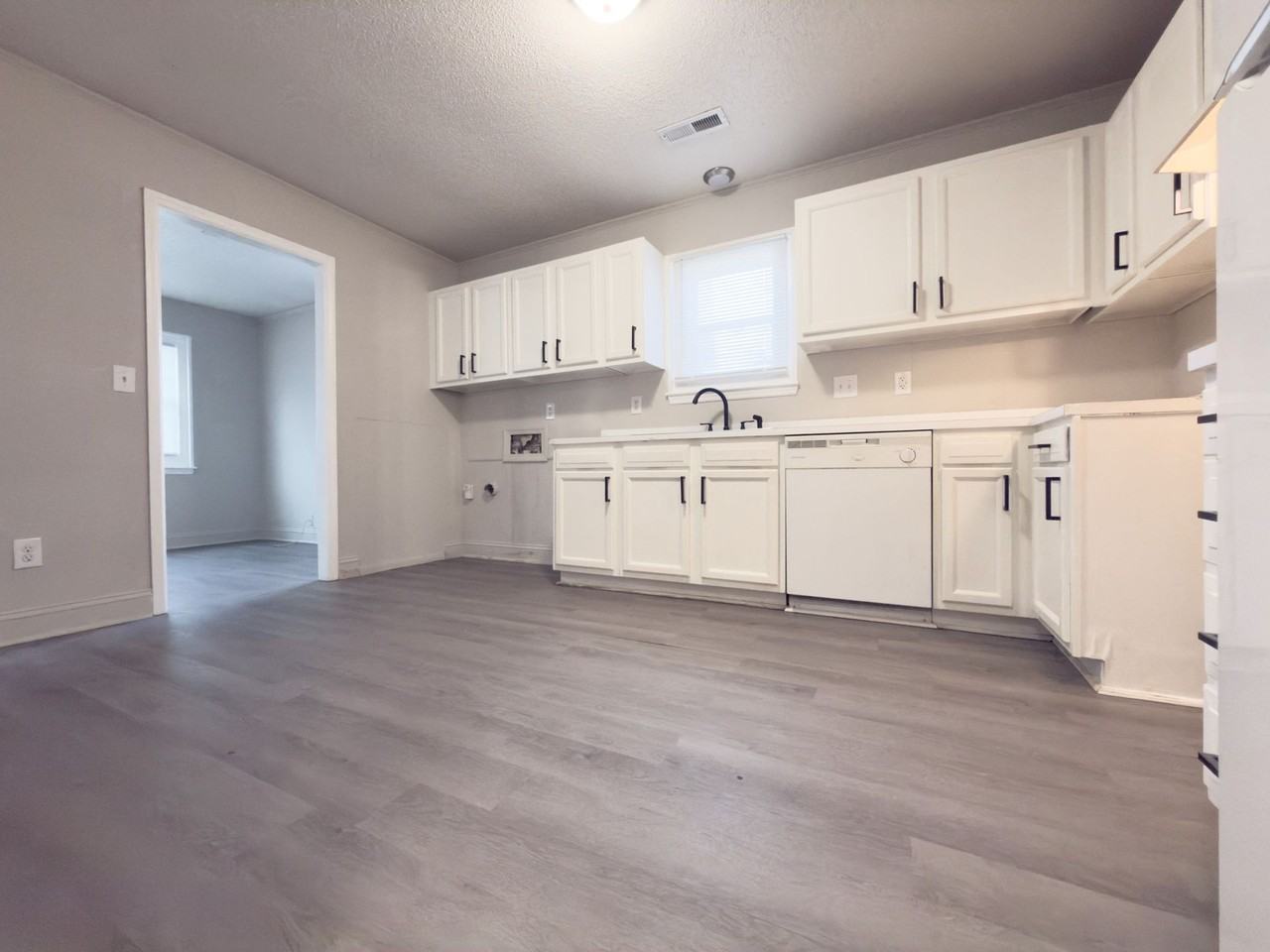 836 White Oak Dr - Photo 7 of 17