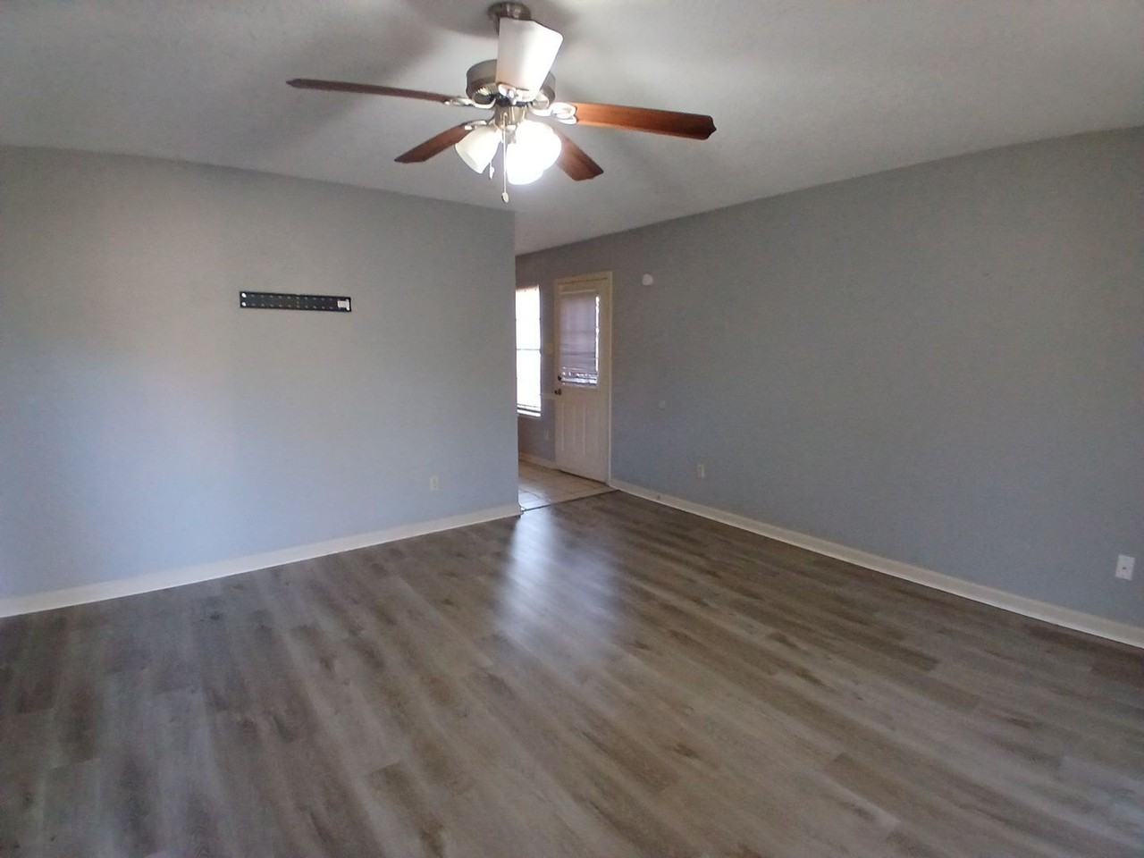 6405 Saginaw Rd - Photo 2 of 10