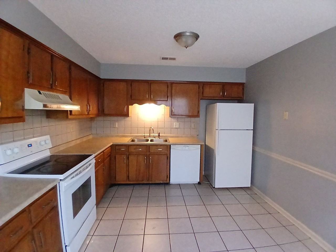 6405 Saginaw Rd - Photo 3 of 10